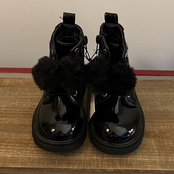 NWT Nicole Miller New York Black Pom Pom Girls Boots Size 5 - Picture 2 of 9